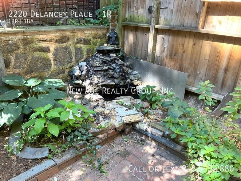 Building Photo - 2220 Delancey St