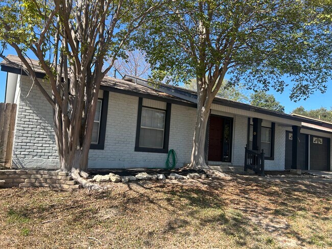 Building Photo - 1315 White Rock Dr