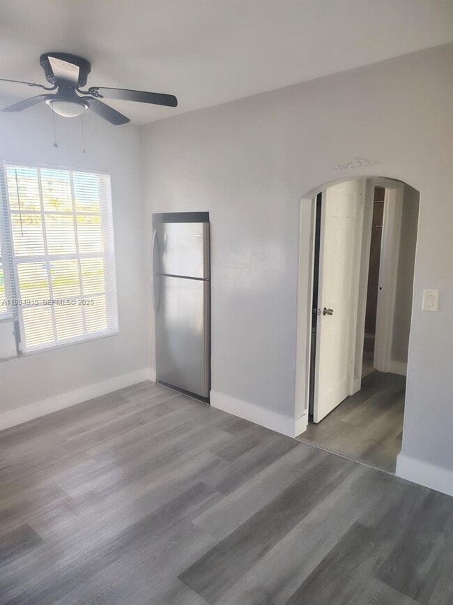 Building Photo - 6940 Bay Dr