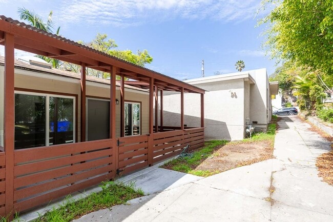 Building Photo - 1 Bedroom Home in South Mission Hills, San Diego