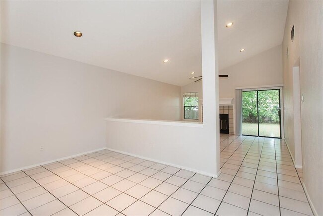 Building Photo - 12400 Tomanet Trail