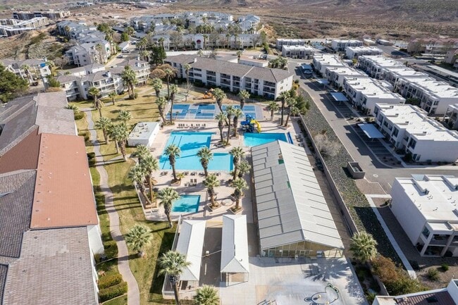 Building Photo - Beautiful Las Palmas Condo