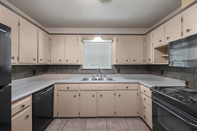 Building Photo - 5119 Oregon Trl
