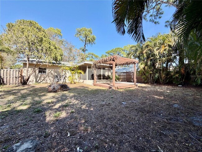 Building Photo - 510 81st Ave N