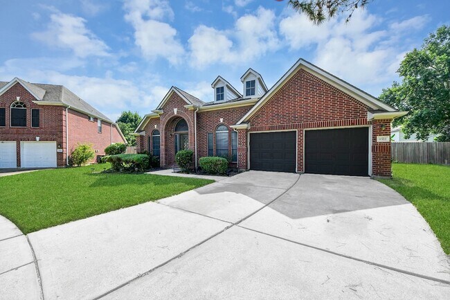 Building Photo - 8322 Adler Lake Dr