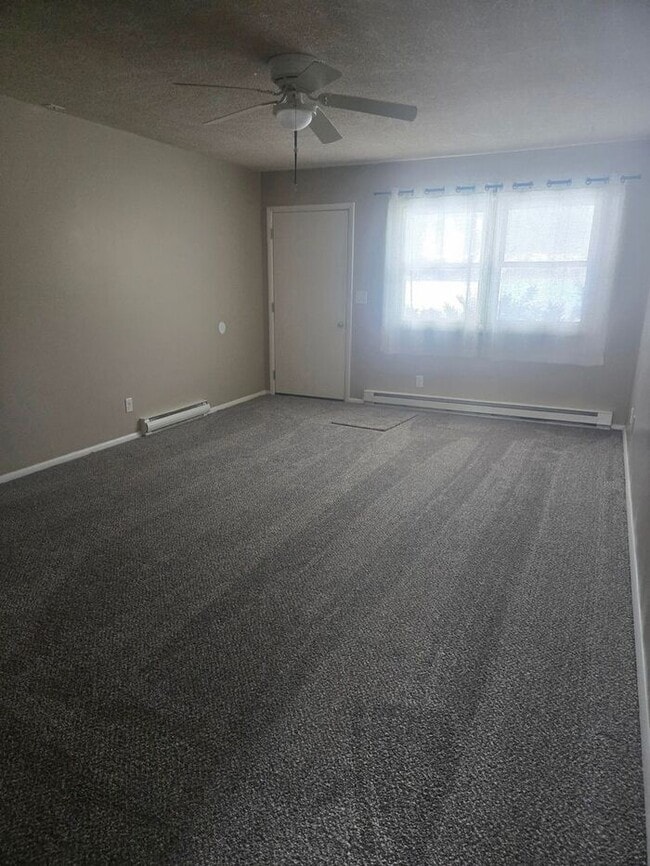 Building Photo - 2 Bed Duplex in Bridgman with attached garage!