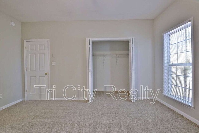 Building Photo - 109 St Albans Way