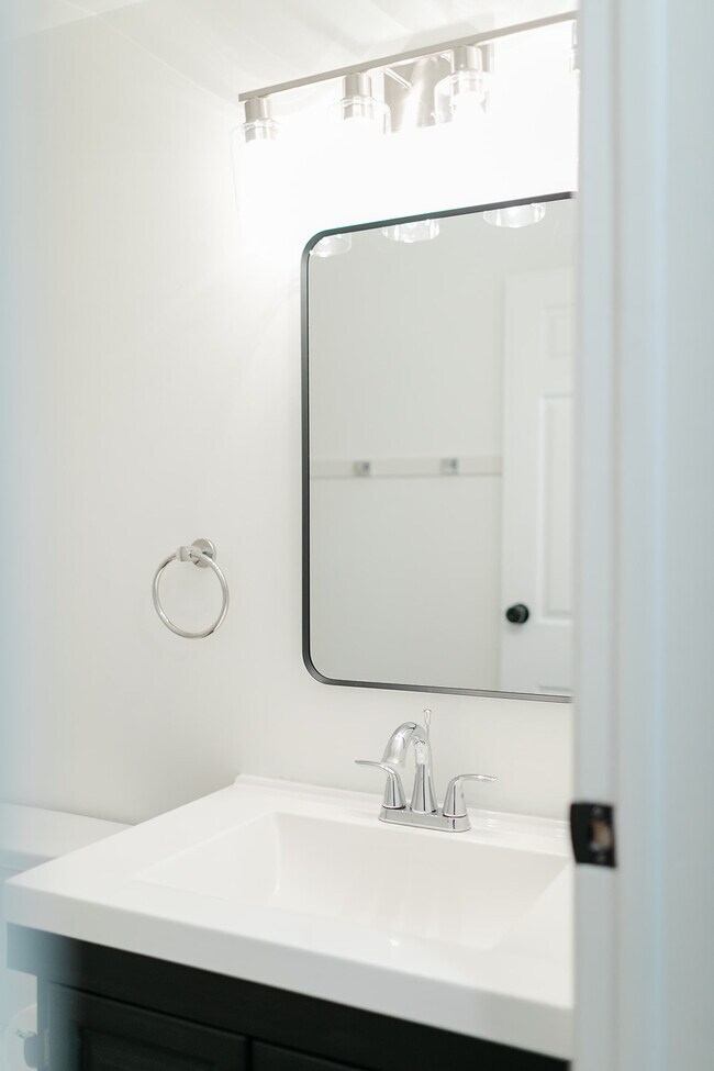 Building Photo - 1745 State St