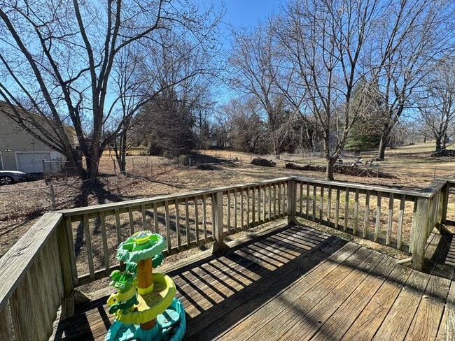 Building Photo - 5 Bedrooms!