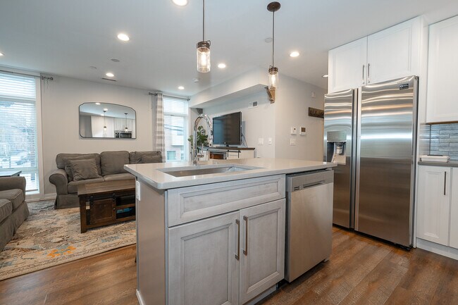 Building Photo - 769 N Uber St