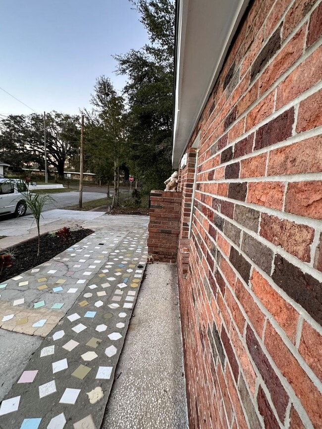 Building Photo - All Brick 4 bedroom 2 bath Northside Rental!