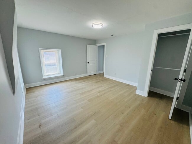 Building Photo - Remodeled 4bd/2 bath Home with Rear yard!!...