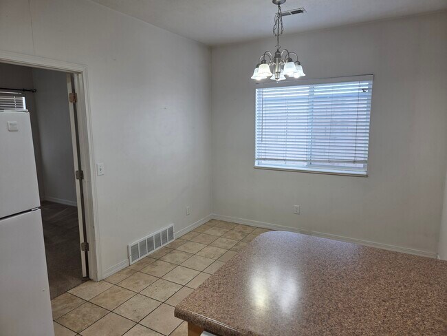 Building Photo - 380 N 500 W