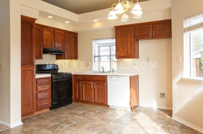 Building Photo - Charming 3-Bedroom Retreat with Cozy Fireplace in Tracy – Spacious Home with 2.5 Baths!