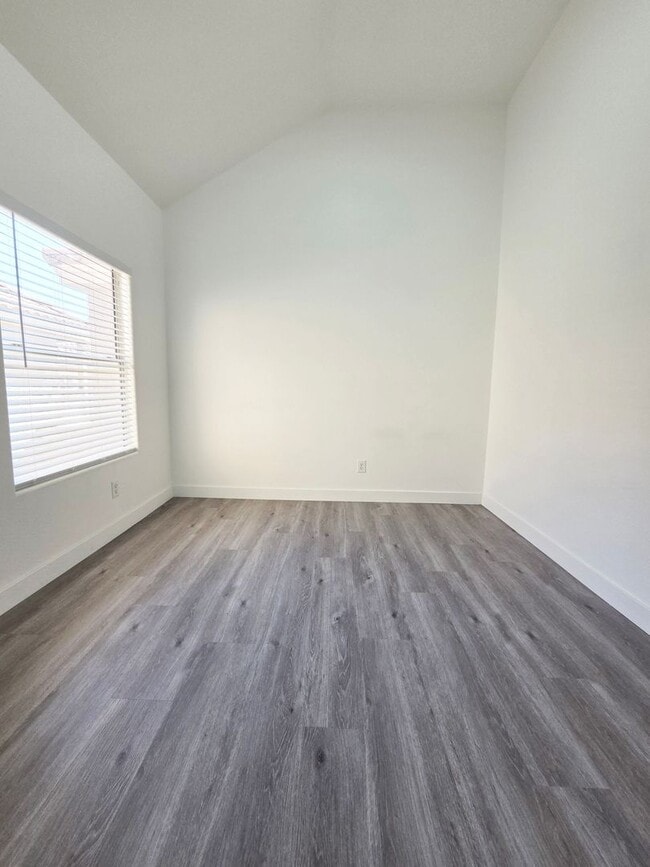 Building Photo - Gated Westpark Townhome | 3 Bed | 3 Bath | 2-Car Garage