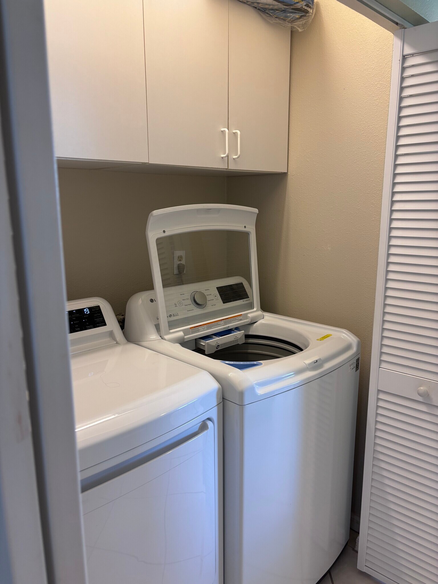 In unit laundry - 3335 Purple Martin Dr