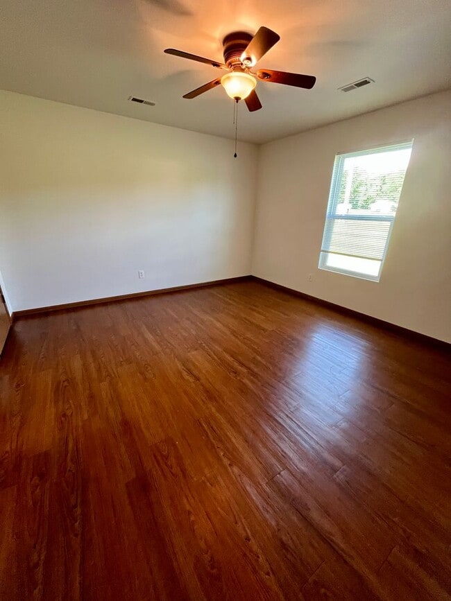 Building Photo - All Inclusive Duplex | 3 Bed | 2 Bath