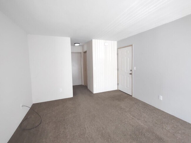 Building Photo - Ground Floor 2 BR 2BA with Storage & w/d