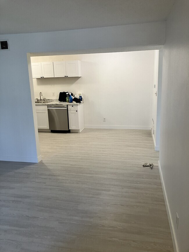 Building Photo - 5300 E Cherry Creek South Dr