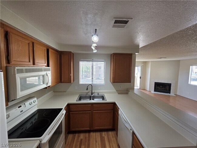Building Photo - 2200 Highpointe Dr