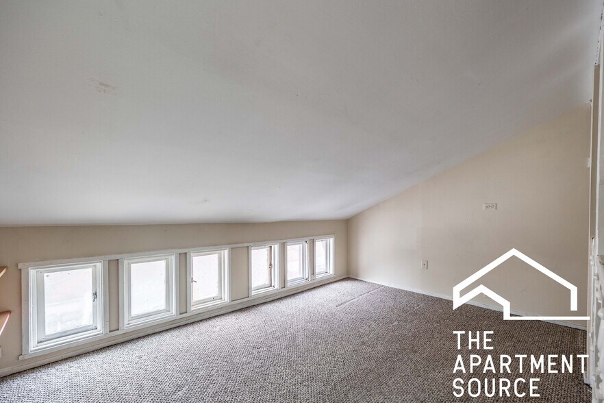 Building Photo - 1501 W Fullerton Ave