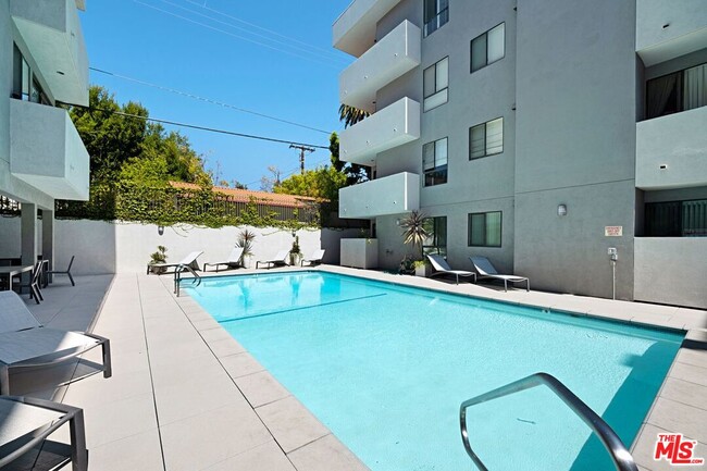 Building Photo - 12115 San Vicente Blvd