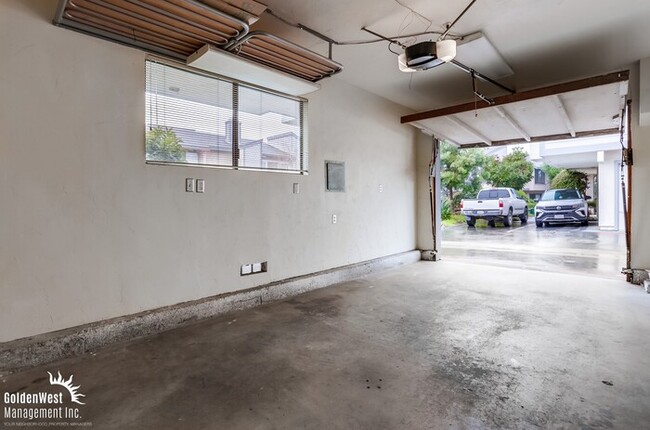 Building Photo - Charming 1Bdm 1Ba + Loft Condo with Privat...