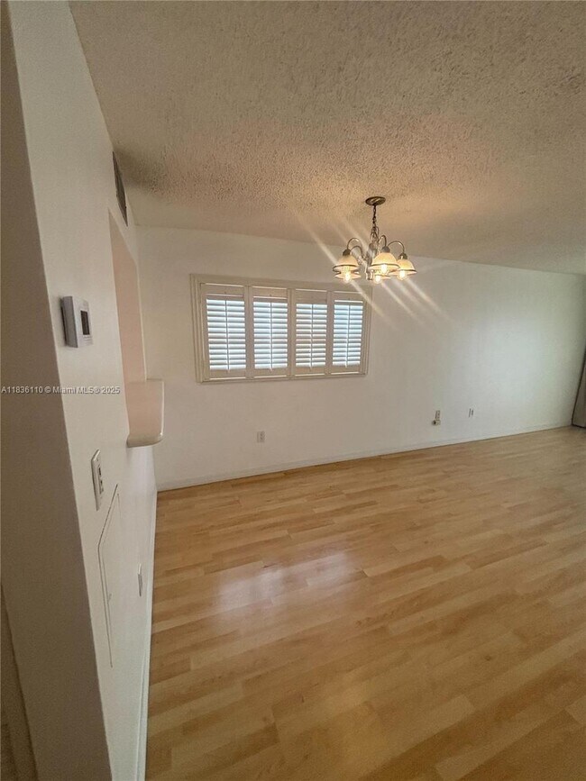 Building Photo - 1150 Collins Ct