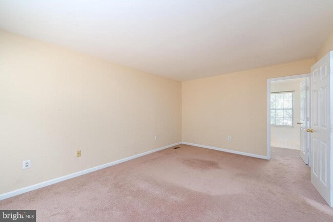 Building Photo - 8005 Silver Fox Dr