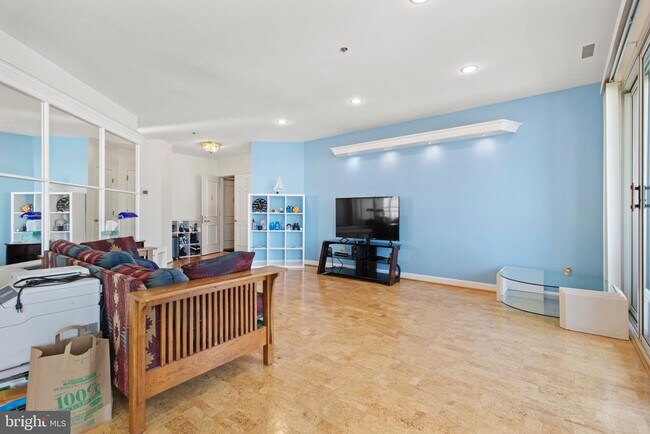 Building Photo - 100 Harborview Dr