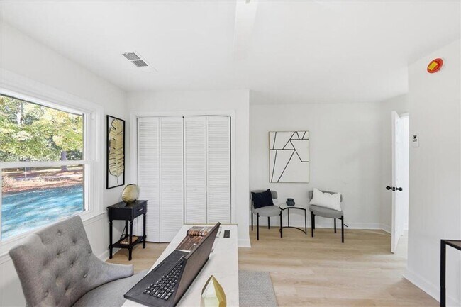 Building Photo - 3488 Richmond Dr SE