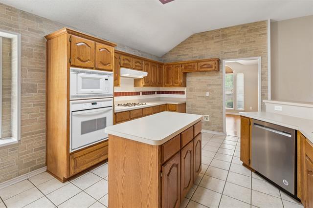 Building Photo - 300 Thomas Dr
