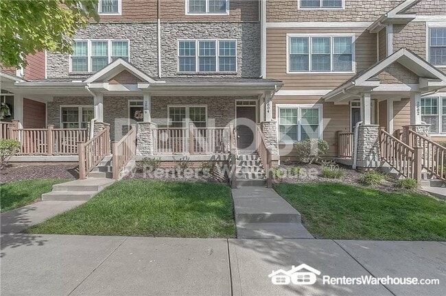 Building Photo - 3 Bedroom / 3.5 Bath Townhouse Near KU MED -  Available in August