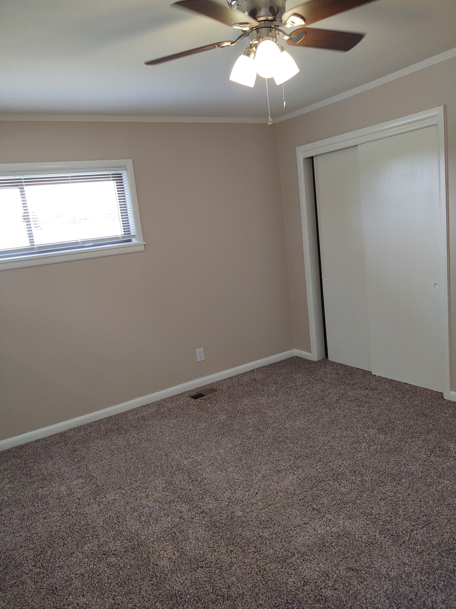 Building Photo - 2100 N 57th Ln