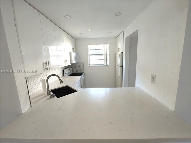 Building Photo - 17255 SW 95th Ave