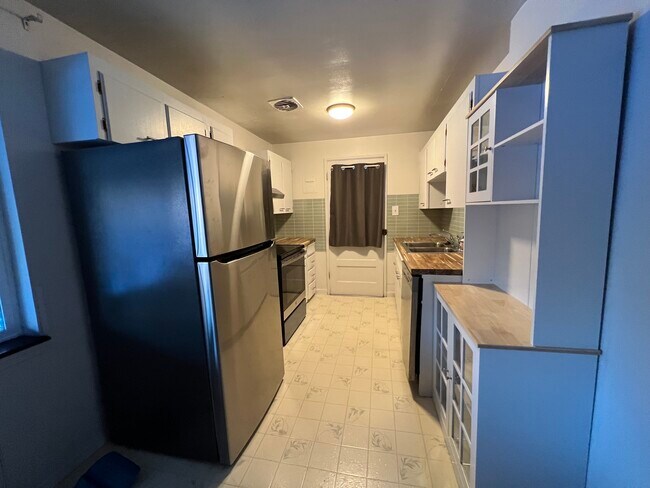 Building Photo - 3701 S Hooker St