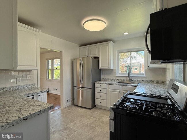 Building Photo - 6134 Marglenn Ave