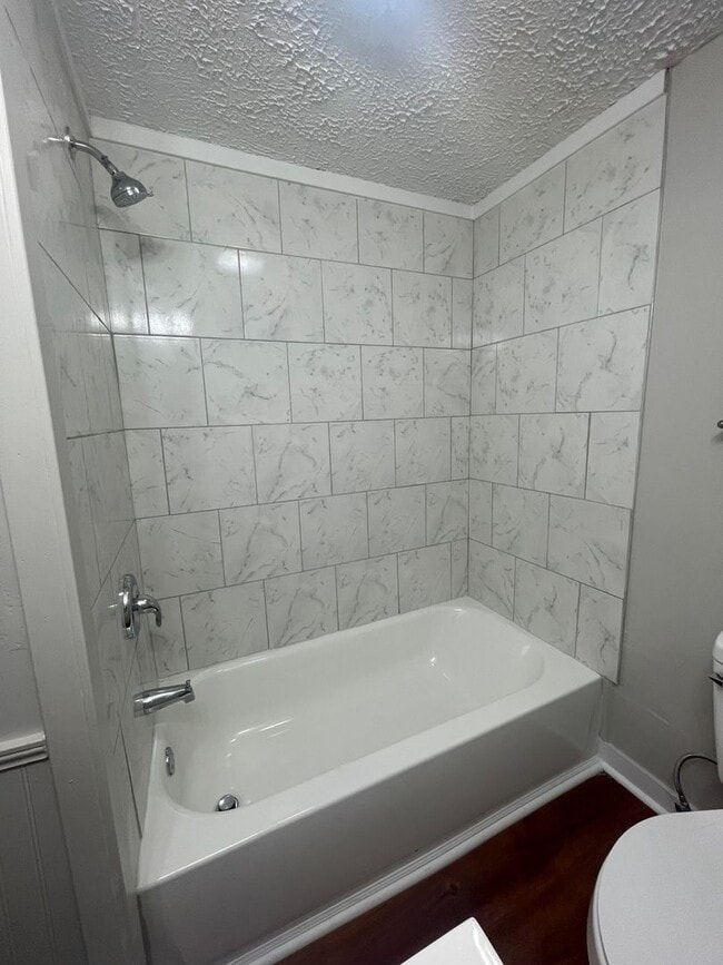 Building Photo - 2 Bedroom 1 Bathroom Home Available Now!