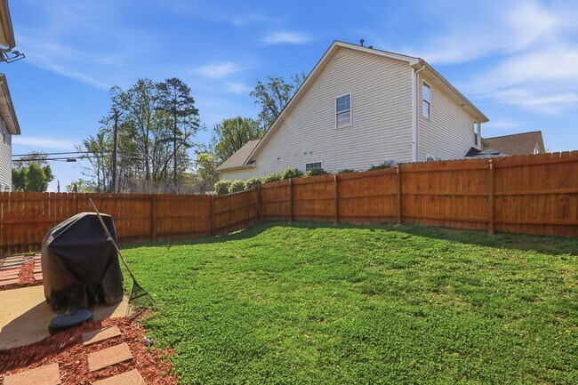 Building Photo - Move-In Ready 4BR | Space, Location & Value All in One