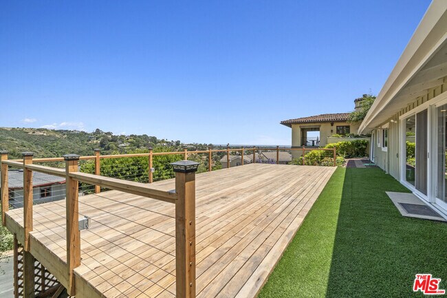 Building Photo - 1060 Palisair Pl
