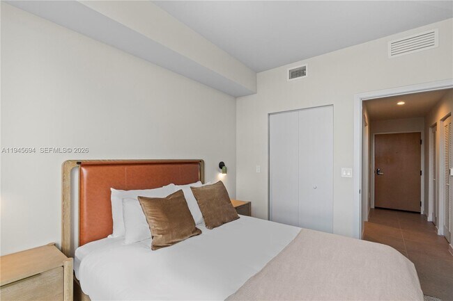 Building Photo - 11 NE 6th St