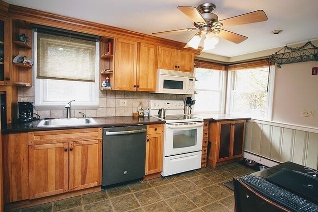 Building Photo - 17 Janet Cir