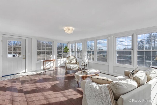 Building Photo - 708 S Rose Farm Rd