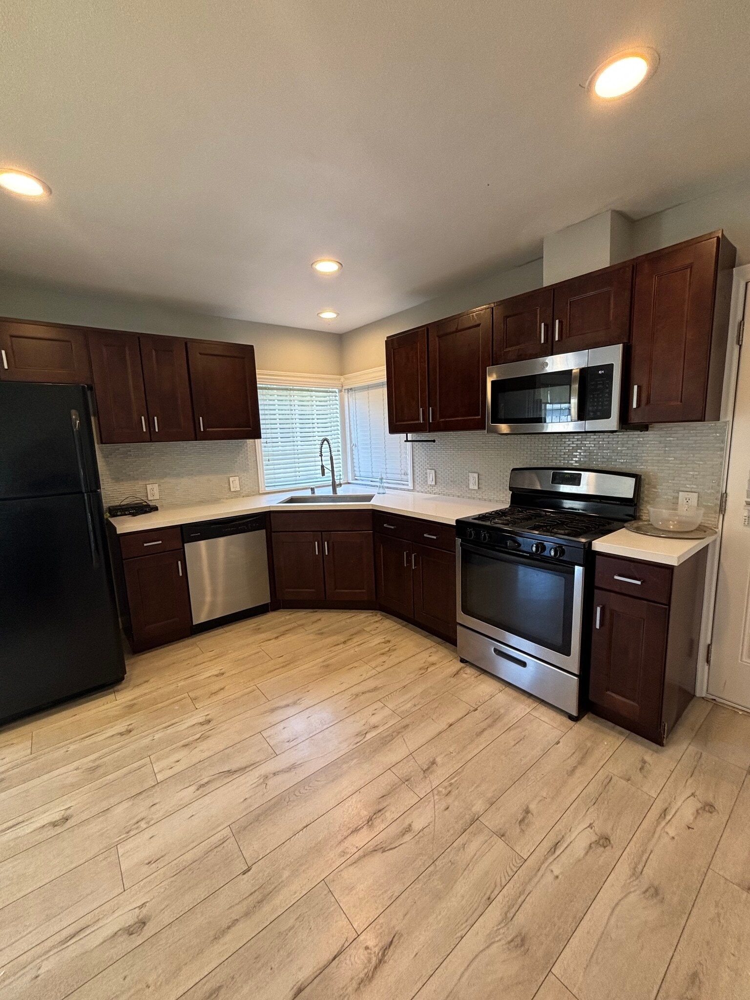 Building Photo - 23158 Leonora Dr