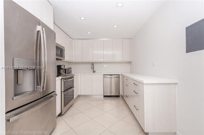 Building Photo - 5555 Collins Ave