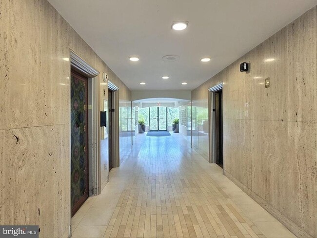 Building Photo - 301 N Beauregard St