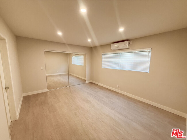 Building Photo - 1117 S Bedford St