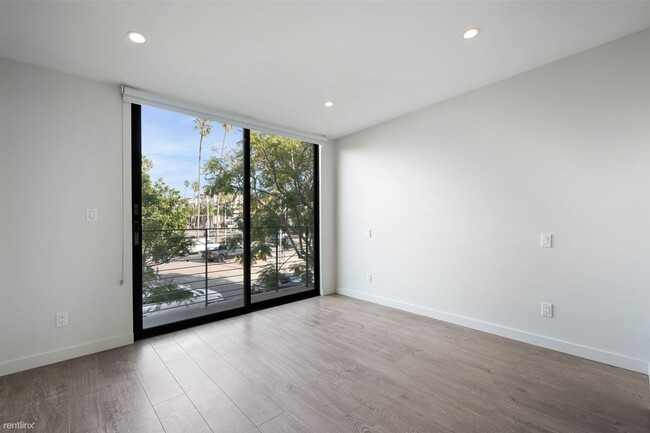 Building Photo - 2 br, 2.5 bath Condo - 3017 Ocean Avenue