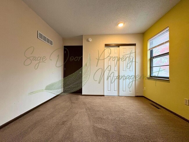 Building Photo - Stylish Blue Springs Home With Fresh Updates & Great Natural Light