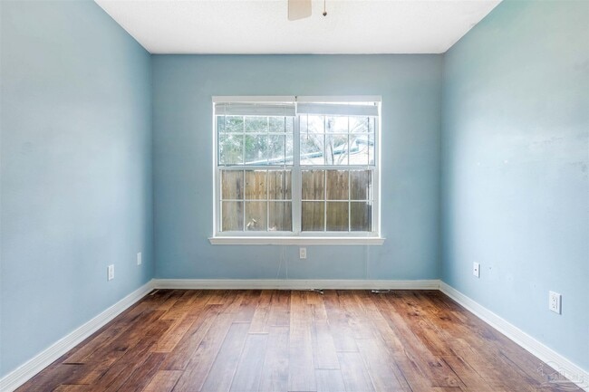 Building Photo - 2060 Cambridge Cir